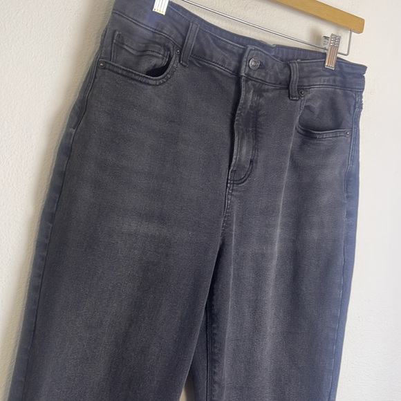 American Eagle mom jeans 10 - Picture 2 of 7